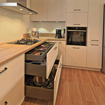 Rénovation cuisine blanche et bois esprit campagne chic