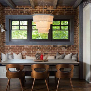 アトランタの小さいカントリー風 LDKの画像 (濃色無垢フローリング、暖炉なし、茶色い床)