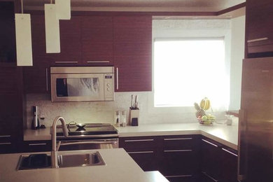 Trendy kitchen photo in Montreal