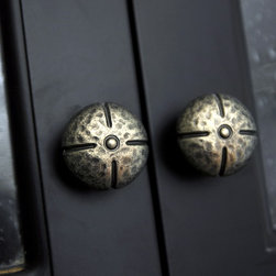 Decorative Hardware - Cabinet And Drawer Knobs