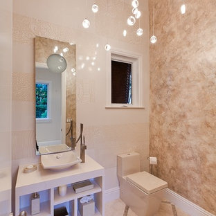 マイアミのコンテンポラリースタイルのおしゃれなトイレ・洗面所 (ベッセル式洗面器) の写真