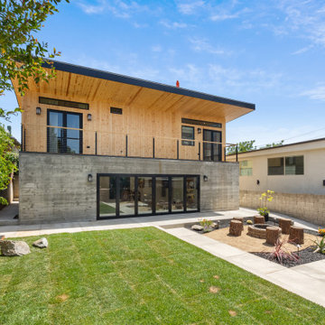 Modern ADU w/ Art Gallery & Rooftop Deck- NextGen Home Builders in Highland Park
