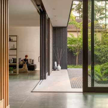 Yo-Ju Courtyard House
