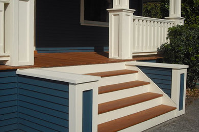 Mid-sized arts and crafts front porch idea in Seattle