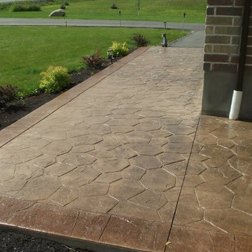 Valley Stamped Concrete flagstone walkway with borders