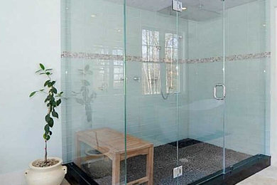 プロビデンスにあるコンテンポラリースタイルのおしゃれな浴室の写真