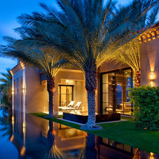 他の地域の大きい地中海スタイルのおしゃれなプールの写真