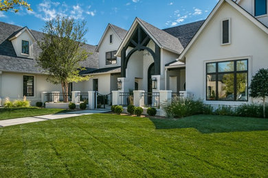 Modern white house exterior idea