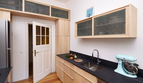 Eine Küche mit Wiener Geflecht und asiatischen Einflüssen