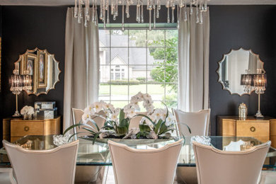 Dining room photo in Houston