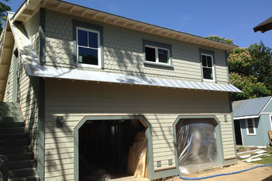 Example of a classic home design design in Charleston