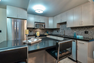 Kitchen - contemporary kitchen idea in Vancouver