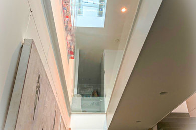 Double volume ceiling in hallway entrance