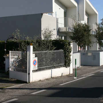 Facciata Sud/Ovest (sporgenza tetto per ombreggiatura estiva)