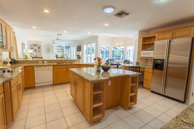 Inspiration for a transitional kitchen remodel in Orlando