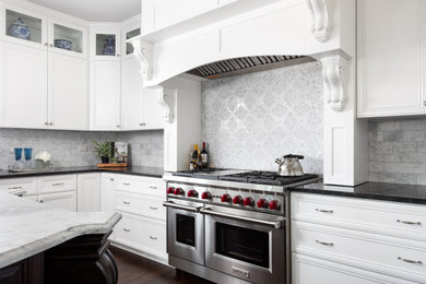 Example of an eclectic kitchen design in Chicago