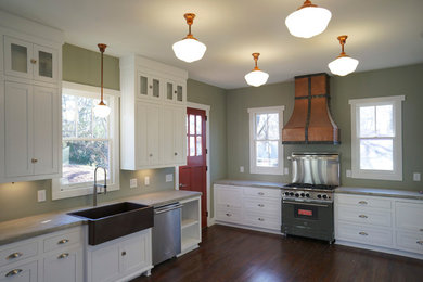 Example of a classic kitchen design in Atlanta