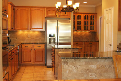 Example of a classic kitchen design in Austin