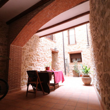 Rehabilitación integral de casa antigua en Arnes