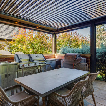 Adjustable Pergola Outdoor Seating/Dinning Area with Phantom Screens