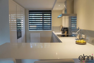 Inspiration for a modern kitchen remodel in Amsterdam