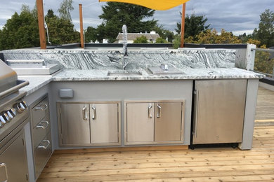 Inspiration for a modern deck remodel in Seattle