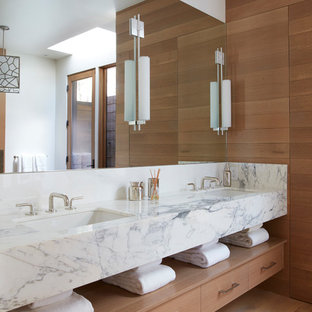 konzept badezimmer: Badezimmer Brauner Boden