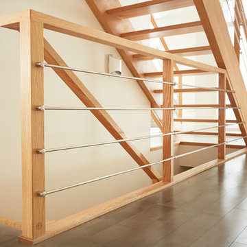 natural oak stair with horizontal stainless steel rods