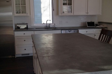 Eat-in kitchen - transitional eat-in kitchen idea in Chicago with an undermount sink, recessed-panel cabinets, white cabinets, white backsplash, ceramic backsplash and stainless steel appliances