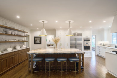 Kitchen - traditional kitchen idea in Portland