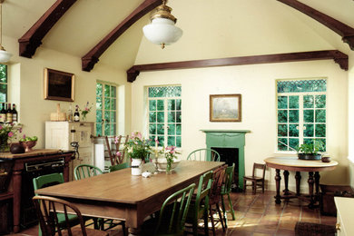 Eat-in kitchen - traditional u-shaped eat-in kitchen idea in Bridgeport