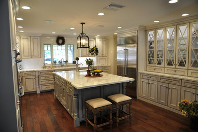 Kitchen - transitional kitchen idea in Phoenix