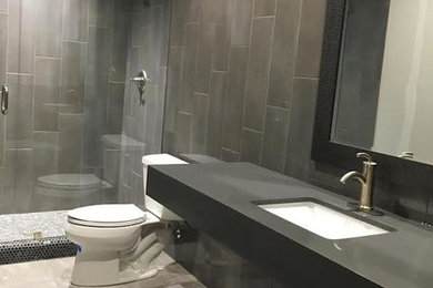 Example of a minimalist bathroom design