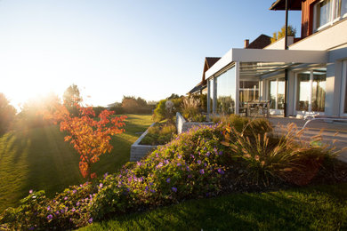 Inspiration for a contemporary landscaping.