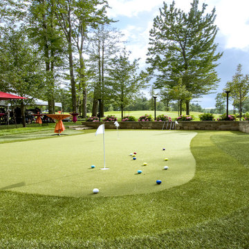 Jimmy Hanlin’s Backyard Putting Green