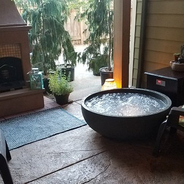 Milwaukie covered patio spa