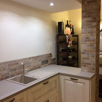 Cucina taverna con mattoncini