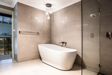 This is an example of a contemporary bathroom in Sydney.