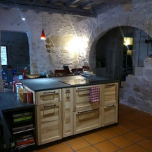 chez nous, la très vieille maison!