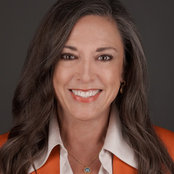 Karen Bavender's photo