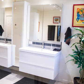 Bates Bathroom (R9474)