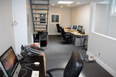 Inspiration for a modern basement remodel in Toronto