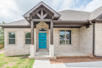 Example of a transitional home design design in Little Rock