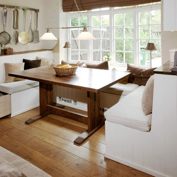 Kitchen Bar and Seating