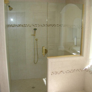 Pivot Door and Fixed Inline Panel