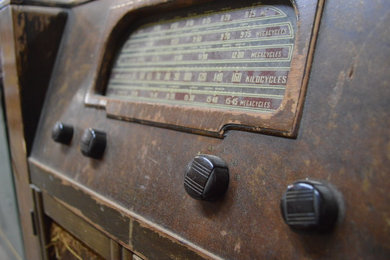 Antique Radio Display Conversion