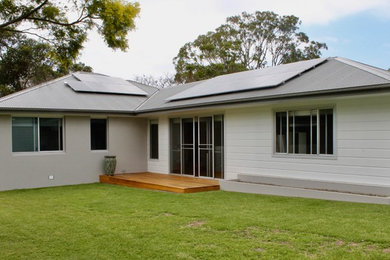 Photo of a mid-sized modern home design in Wollongong.