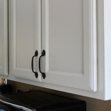 Kitchen Design: Mid Continent Cabinetry, Formica Butterum Granite-look Counter