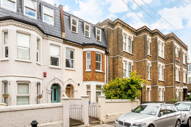 This is an example of an expansive contemporary home in London.