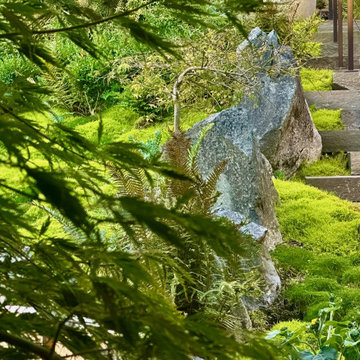 Bowen Island : "Homage to Aker" (Guardian of entrances)